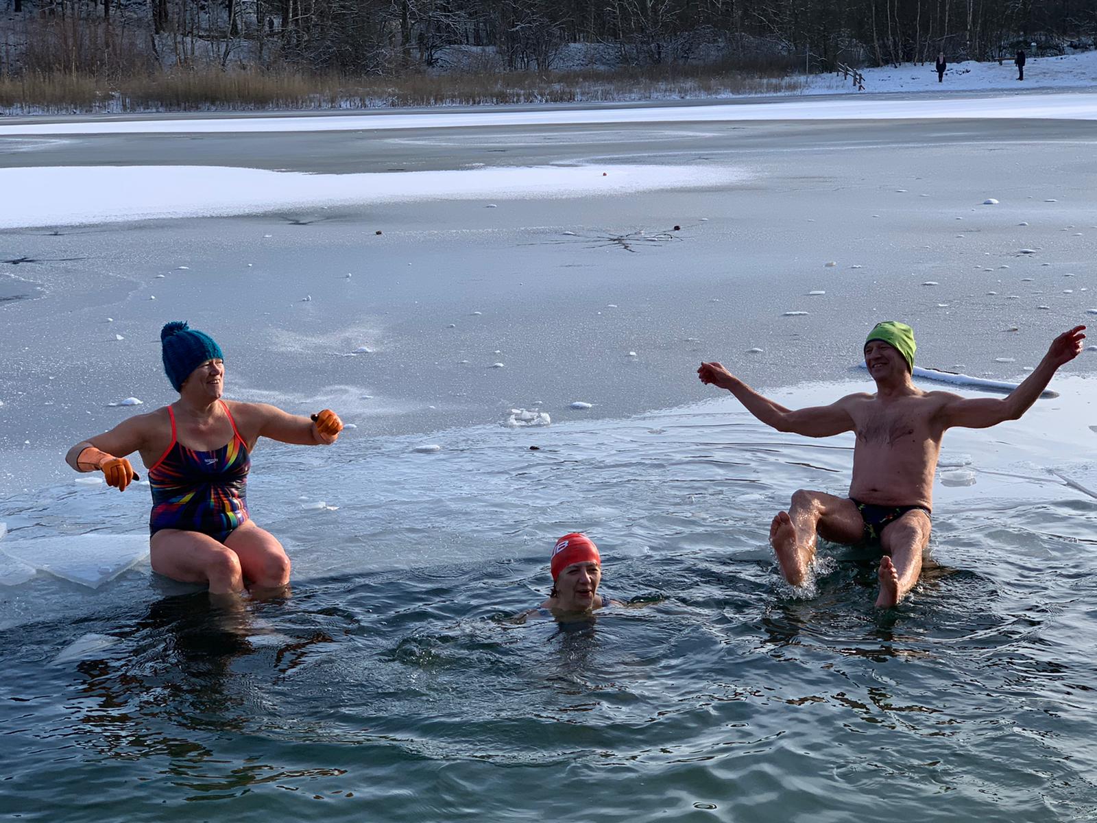 Schwimmen im Eis